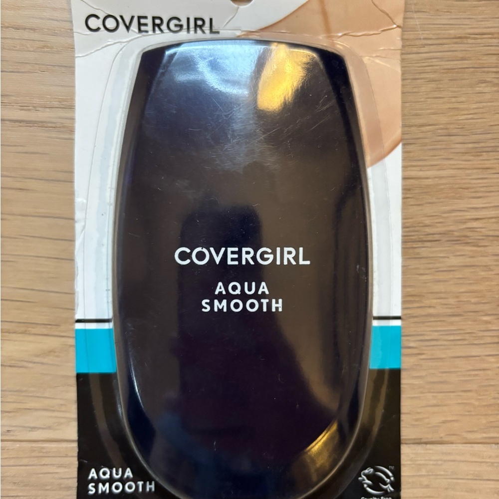 COVERGIRL Aqua Smooth 705 Ivory Compact .4 oz